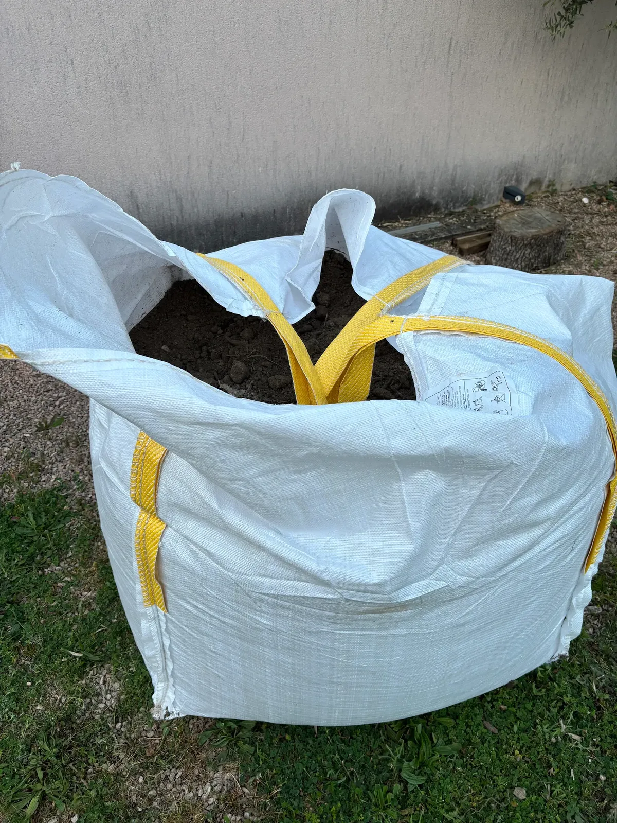 Big bag de terre végétale livré chez Gaëtan de Traversay
